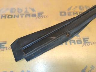 Молдинг стекла лобового левый, ориг. номер MB479653, Mitsubishi Colt 3 C50 1988-1992