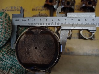 Поршень с шатуном 1.3, ориг. номер MD172035, Mitsubishi Colt 3 C50 1988-1992