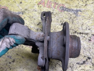 Поворотный кулак передний левый, ориг. номер 135663257, Opel Omega A 1986-1990