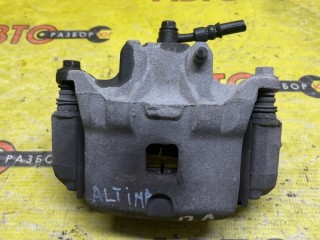 Суппорт передний левый, ориг. номер 1467532677, Nissan Altima L31 2001-2004