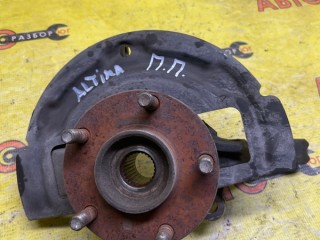 Поворотный кулак передний правый, ориг. номер 400148J000, Nissan Altima L31 2001-2004