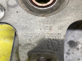 Поворотный кулак передний правый, ориг. номер 400148J000, Nissan Altima L31 2001-2004