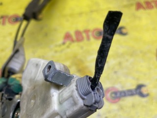 Замок двери передний левый, ориг. номер 80553AA200, Nissan Altima L31 2001-2004