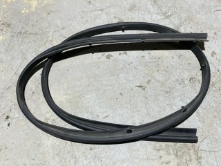 Уплотнитель капота, ориг. номер 554001361AA, jaecoo j7 2023-2026