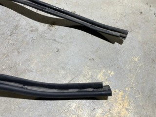 Уплотнитель капота, ориг. номер 6RO823723C, Volkswagen Polo 5 2009-2014