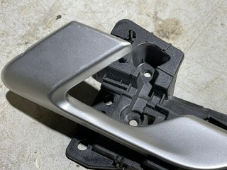 Ручка двери внутренняя передняя левая, ориг. номер 6047087200898, Geely Coolray SX11 2019-2024