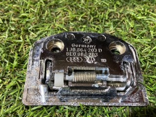 Петля коврика багажника, ориг. номер 1J0864203, Porsche Cayenne S 957 2007-2010