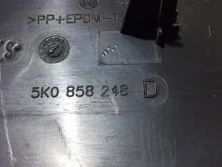 Накладка на торпедо правая, ориг. номер 5K0858248D, Volkswagen Golf R line MK6 VI 6