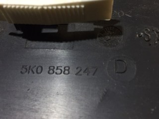 Накладка на торпедо левая, ориг. номер 5K0858247D, Volkswagen Golf R line MK6 VI 6