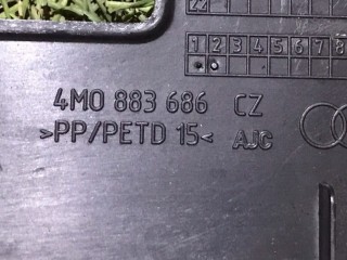 Накладка рельс сиденья. правая, ориг. номер 4M0883686, Audi Q7 II 4M 2015-2019
