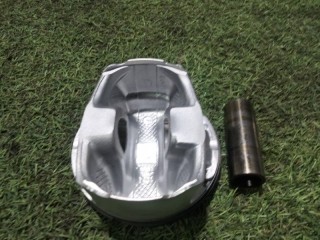 Поршень, ориг. номер 68090673AA, Jeep Grand Cherokee SRT 8 WK2