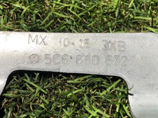 Кронштейн потолочной ручки, ориг. номер 5C6880672, Volkswagen Jetta VI 2014-2019