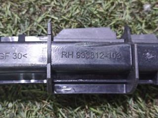 Кронштейн шторки багажника правый, ориг. номер 4G9863560A, Audi RS6 Performance C7 4G 2014-2018