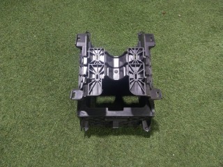 Кронштейн подлокотника, ориг. номер 7P6863762, Volkswagen Touareg NF