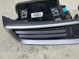 Дефлектор воздушный центральный, ориг. номер 687504EA0B, Nissan X-Trail T32 2013-2019