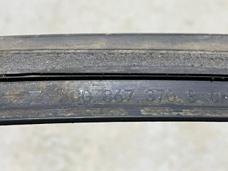 Уплотнитель двери задний правый, ориг. номер L5CG867370B, Jetta VS5