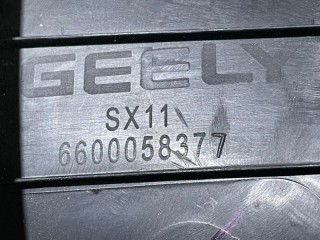 Накладка крышки багажника левая, ориг. номер 6600058377, Geely Coolray SX11 2019-2024