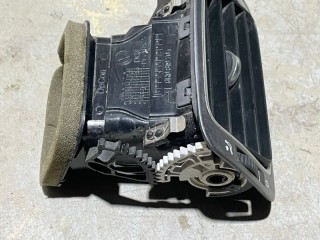 Дефлектор воздушный правый, ориг. номер 6RU819704AG, Volkswagen Polo 5 2009-2014