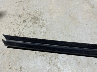 Уплотнитель стекла двери передний, ориг. номер 51337258299, BMW 3 F30 2011-2016