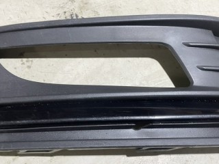 Накладка противотуманной фары правая, ориг. номер 6RU853666F, Volkswagen Polo 5 2009-2014