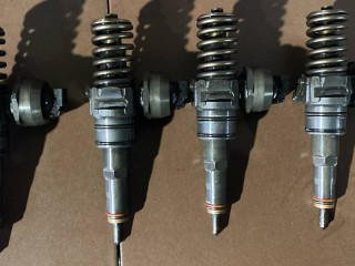 форсунка, ориг. номер BXE, BKC, BXF, BLS, 038130073AG, BRR, BRS, BDJ, BJB, BST, AXB, AXC, BHC, Volkswagen Transporter T5 2002-2009