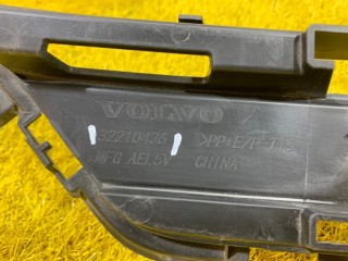 Решетка в бампер центральная, ориг. номер 32210436, Volvo XC40 2017-2022