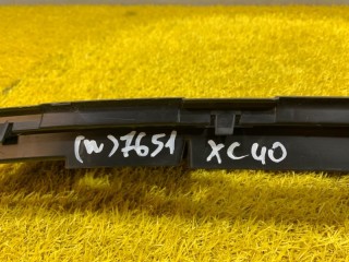 Решетка в бампер центральная, ориг. номер 32210436, Volvo XC40 2017-2022