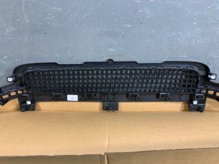 Решетка в бампер центральная, ориг. номер LR129424, Land Rover Defender 2 2019-2026