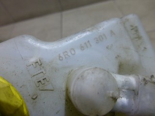 Бачок главного тормозного цилиндра, ориг. номер 6R0611301A, Volkswagen Polo HB