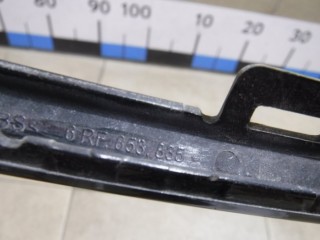 Молдинг заднего бампера центральный, ориг. номер 6RF853835, Volkswagen Polo SED