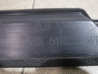 Кронштейн накладки на порог (наружней), ориг. номер TK4851RC2, Mazda CX-9 EW