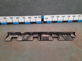 Кронштейн накладки на порог (наружней), ориг. номер 764580002R, Renault Duster