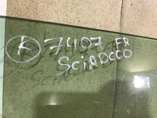 Стекло двери передней правой, ориг. номер 1K8845202B, Volkswagen Scirocco