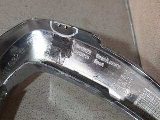 Накладка на решетку правая, ориг. номер 51137412422, BMW 6-series G32 2017-2020