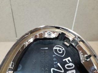Кронштейн эмблемы, ориг. номер 753100K080, Toyota Fortuner 2 2015-2020