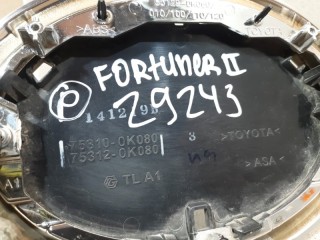 Кронштейн эмблемы, ориг. номер 753100K080, Toyota Fortuner 2 2015-2020