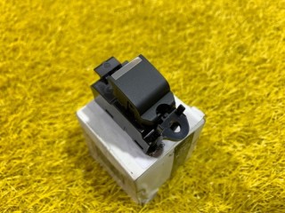 Кнопка стеклоподъемника, ориг. номер LR059773, Land Rover Discovery
