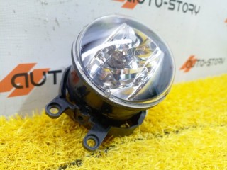 Фара противотуманная правая, ориг. номер 8121048051, Toyota Camry V70
