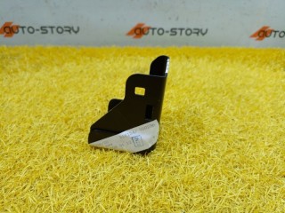 Кронштейн радиатора Mercedes Benz C-Class W205 2014-2018, A2056260112