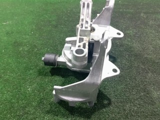 подушка крепления двигателя, ориг. номер 33040458952, Nissan Rogue 2020-2024