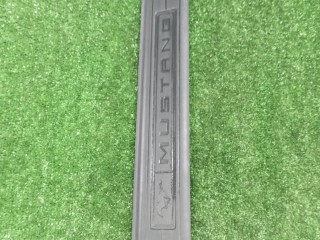 накладка внутренняя на порог, ориг. номер FR3B6313222AE, Ford Mustang 6 поколение S550 2014-2017