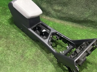 центральный подлокотник Volkswagen Taos 2020-2024, левый руль