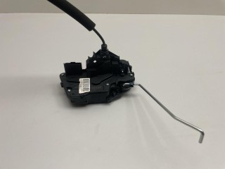 замок двери задней правой, ориг. номер 1018061058, 5083028000, Geely Coolray 2019-2024
