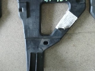кронштейн крепления бампера переднего левый Audi A6 2004-2008, 4F0807227