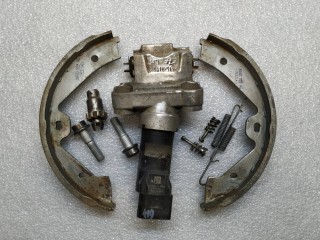 механизм ручника, ориг. номер 7P0609615, Volkswagen Touareg 2 поколение [рестайлинг] 2014-2018