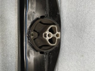 кронштейн коробки (балка кпп), ориг. номер 7L0399227B, 7L6399227F, Audi Q7 4L 2005-2009