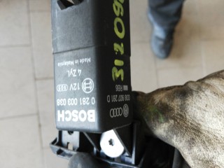 реле накала свечей Volkswagen Tiguan 1 поколение 2006-2011, 038907281D