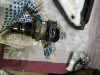 pегулятор давления топлива, ориг. номер 057130764AB, Volkswagen Passat B7 2011-2015