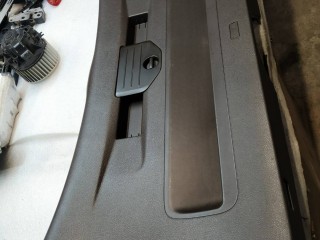 обшивка крышки багажника Volkswagen Touareg 2 поколение 2010-2014, 7P6867601B
