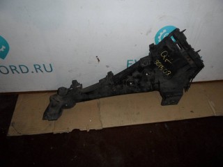 крепление переднего бампера левое Audi Q7 2005-2009, 4L0807283